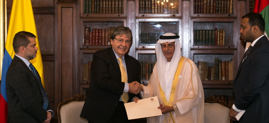 Canciller Carlos Holmes Trujillo ratificó interés de seguir fortaleciendo relaciones bilaterales con el nuevo Embajador de Emiratos Árabes Unidos 