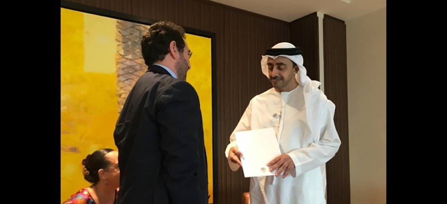 Embajador de Colombia entregó al Ministro de Relaciones Exteriores de Emiratos Árabes Unidos la carta de aceptación como Estado Observador a la Alianza del Pacífico