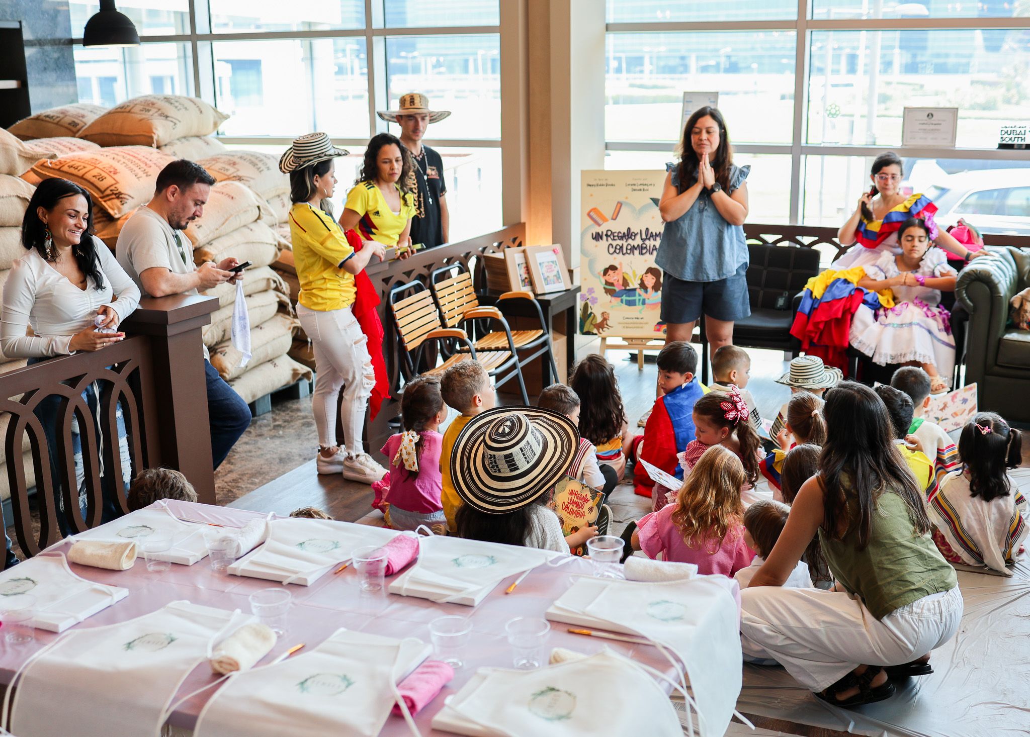 Embajada de Colombia en los EAU organizó un taller literario infantil en torno al libro “Un regalo llamado Colombia”