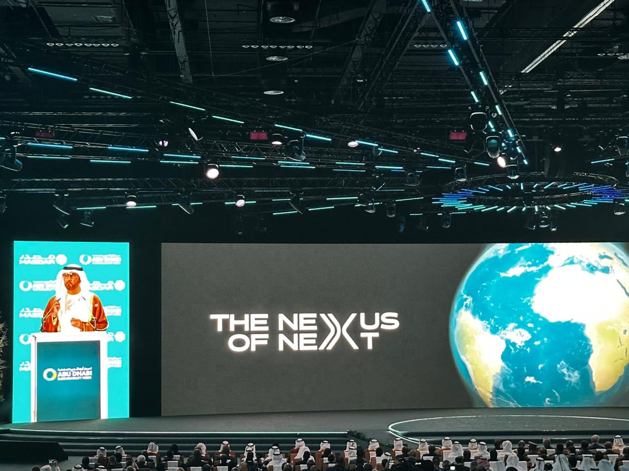 Embajador de Colombia Luis Miguel Merlano Hoyos dialogó en el Abu Dhabi Sustainability Week 2025 con líderes en sostenibilidad para fomentar la colaboración