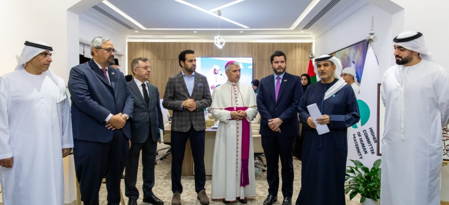 Embajador de Colombia en los Emiratos Árabes Unidos se une a las celebraciones del Ramadán