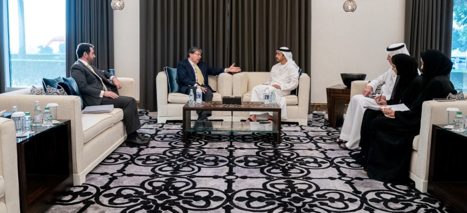Canciller revisó agenda bilateral en temas de comercio, inversión y cooperación, con su homólogo de Emiratos Árabes Unidos