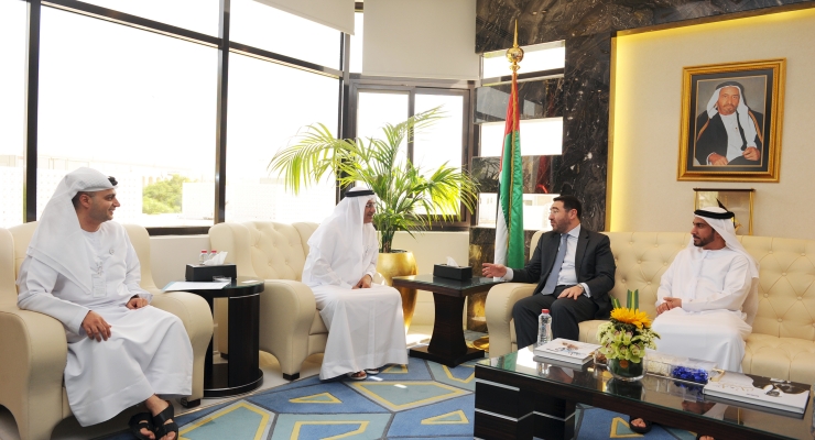 El Embajador en Emiratos Árabes Unidos se reunió con el director  de Salud de Dubái